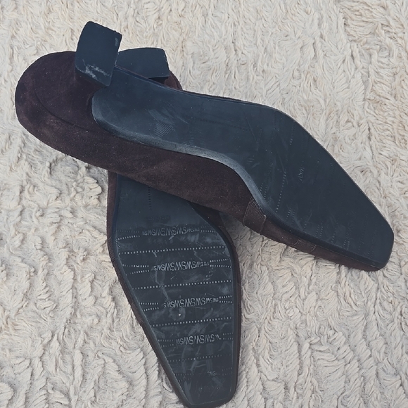 Stuart Weitzman Chocolate Suede Heels - Picture 2 of 4